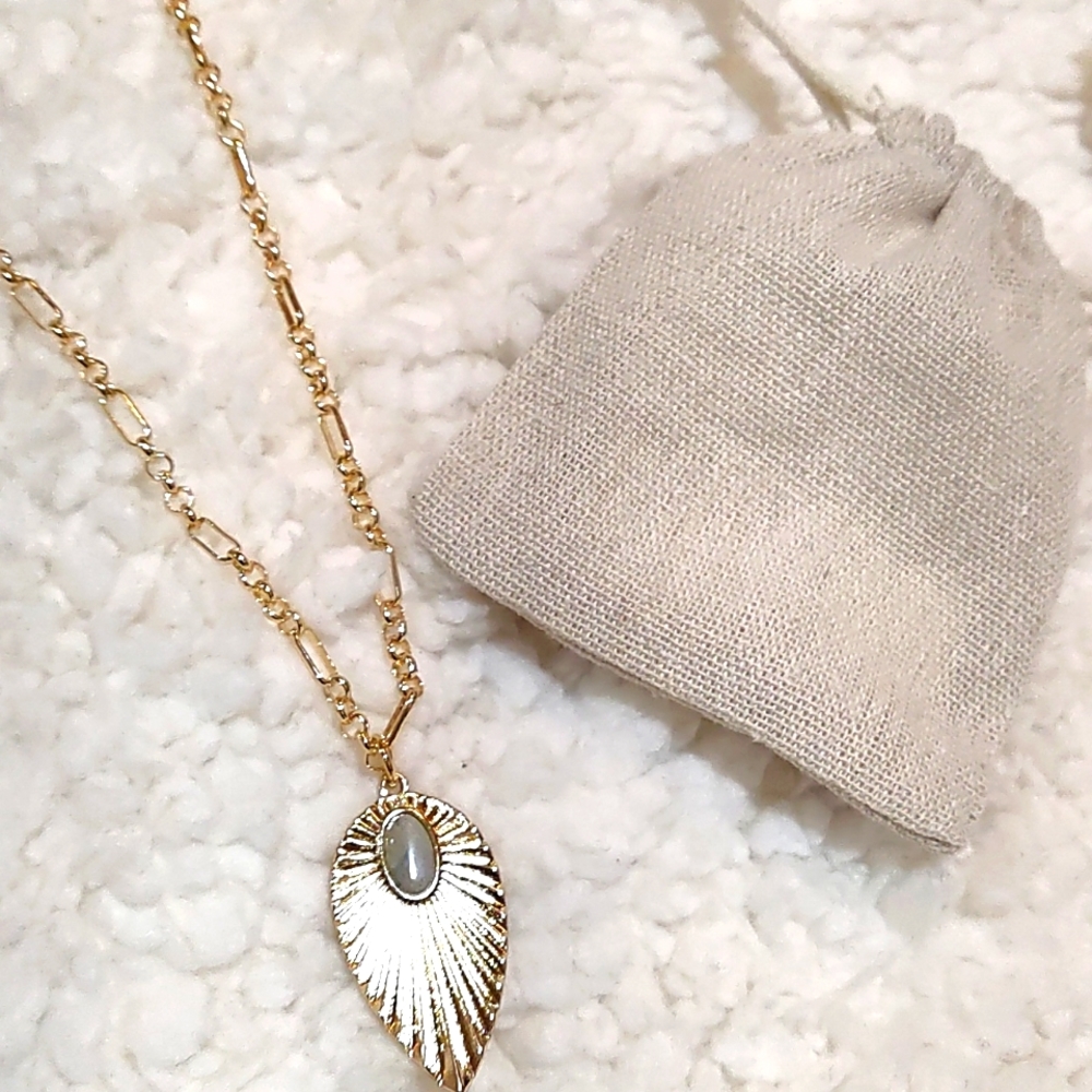 Anthropologie Leaf semi precious gold Stone necklace